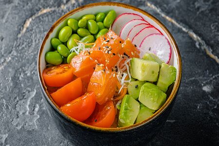 Поке с лососем понзу