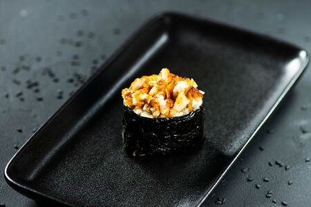 Гункан с угрем классический