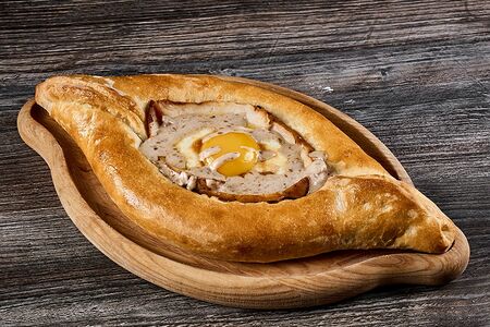 Хачапури лодочка с курицей в ореховом соусе