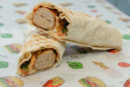 Люля-кебаб из свинины в лаваше