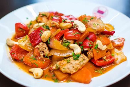 Курица с орехами