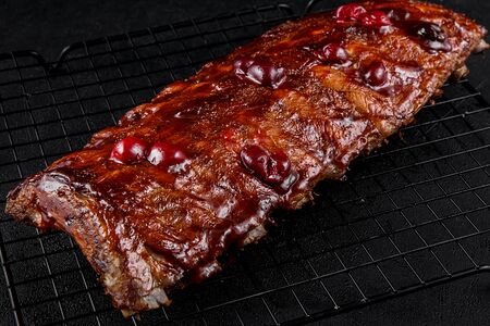 Ребра гриль в соусе барбекю c вишнёвым джемом