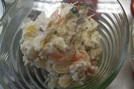 Салат Оливье с колбасой