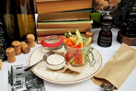 Крюдите с соусом блю чиз