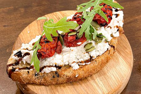 Тост с рикоттой от Подворье Кардинала