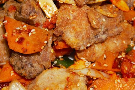 Ла-Цзы-Цзи жареное куриное филе кусочками с красным перцем