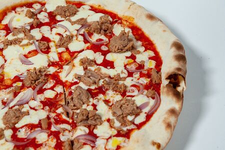 Пицца с тунцом