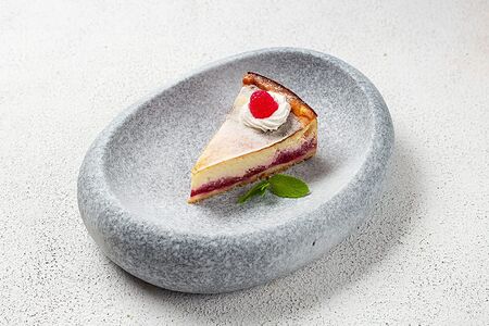 Творожно-малиновый пирог