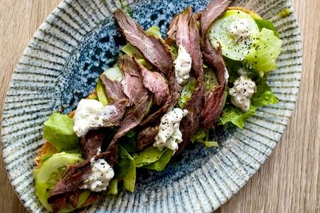 Брускетта с ростбифом