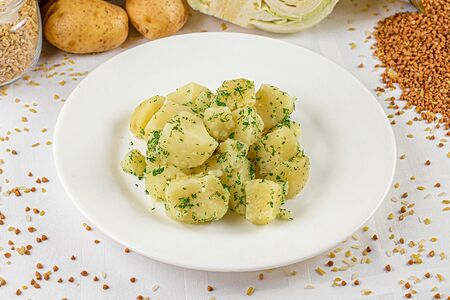 Картофель с маслом и зеленью