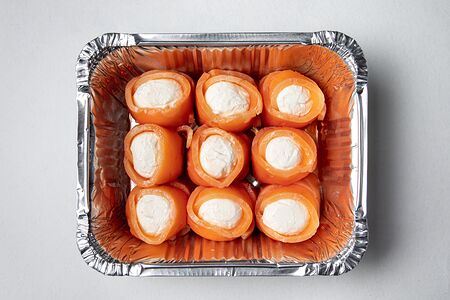 Рулетки из сёмги с сыром