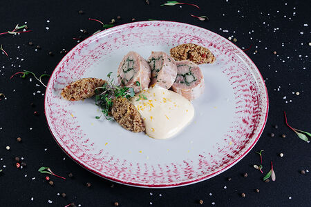 Фермерский мраморный сом с киноа и лимонной эмульсией