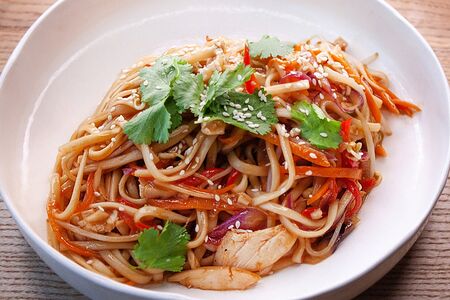 Удон с курицей