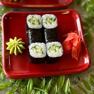 Классический ролл с огурцом