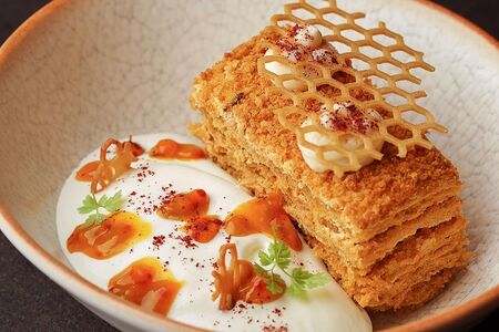 Медовик на таёжном мёде с облепихой