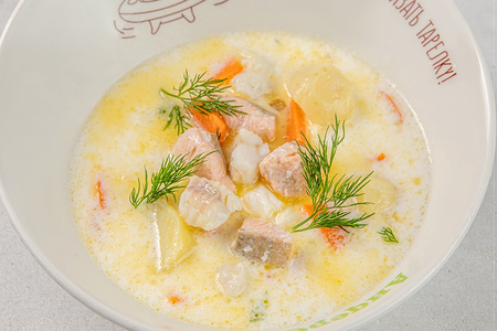 Сливочная уха по-фински с красной и белой рыбой