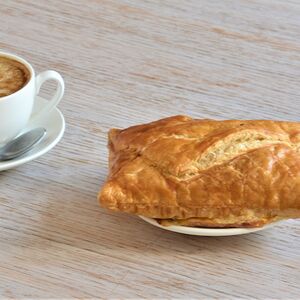 Слойка с ветчиной и сыром