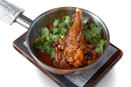 Голень ягненка с булгуром