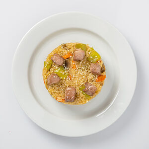 Рис со cвинoй вырезкой