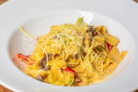 Паста с говядиной и овощами