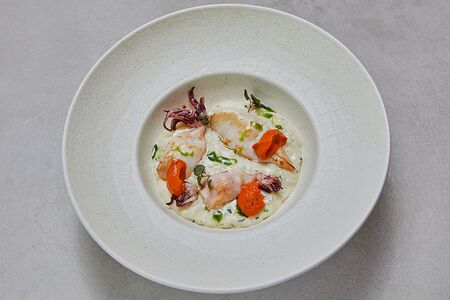 Ризотто с патагонскими кальмарами и соусом ромеско