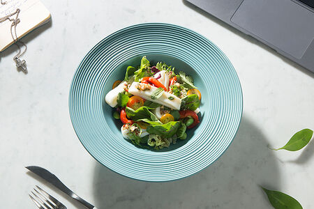 Салат с кальмаром и цитрусовой заправкой