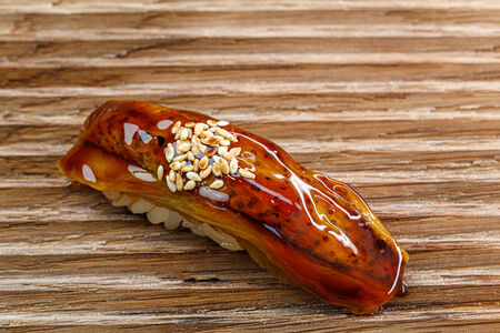 Суши с угрем