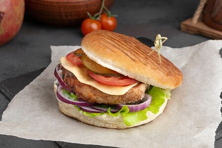 Стейк-бургер со свининой