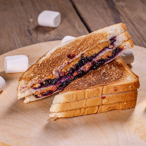 С арахисовой пастой и джемом