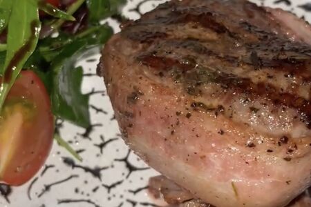 Медальоны из говядины в беконе