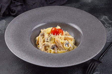 Феттуччине с курицей и грибами