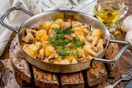 Картофель жаренный с грибами