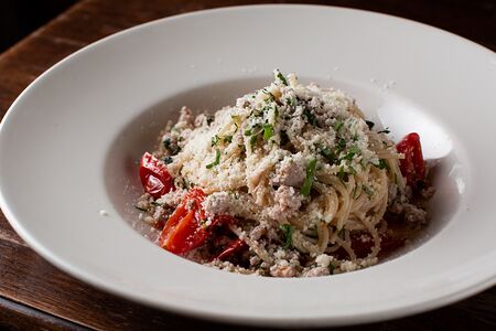 Спагетти с сальчичче