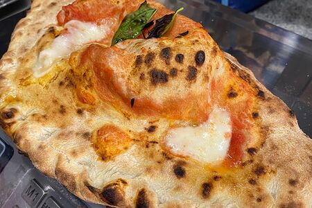 Кальцоне с фермерской ветчиной