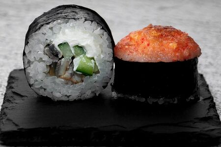 Ролл запечённый с угрём