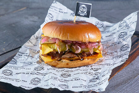 Чизбургер Beergarden с копченым ребром BBQ