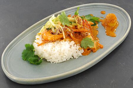 Карри с морепродуктами и рисом