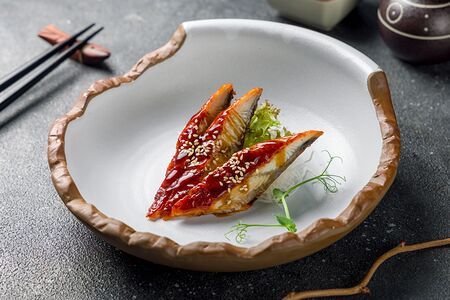 Сашими Угорь