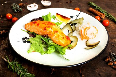 Стейк из сёмги в кисло-остром соусе