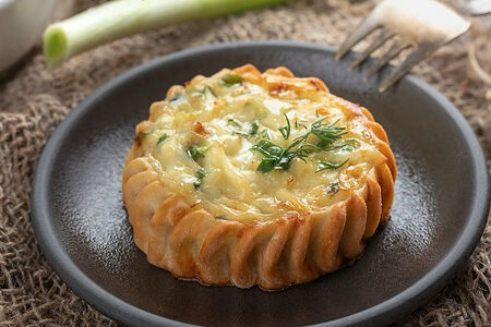 Перепечки с яйцом и зеленым луком