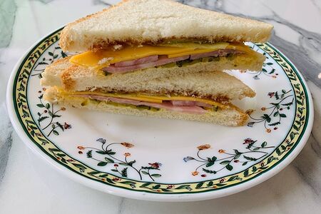 Сэндвич с ветчиной и сыром