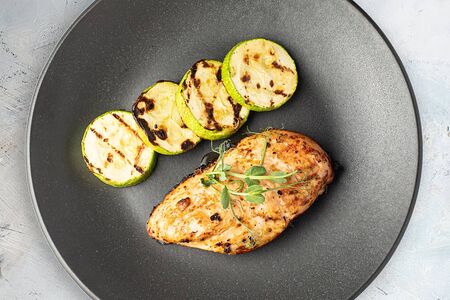 Куриная грудка на мангале с цукини