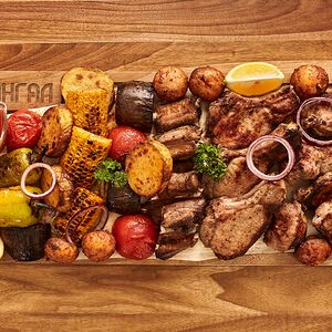 Сет шашлыков из свинины и овощей