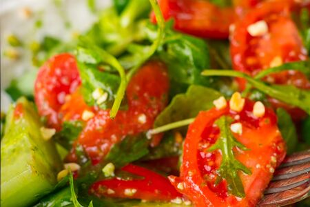 Салат со свежими овощами и кремом Фета