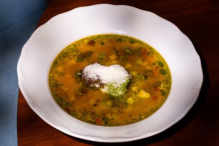 Минестроне с говядиной и пекорино