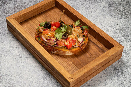 Брускетта с тунцом