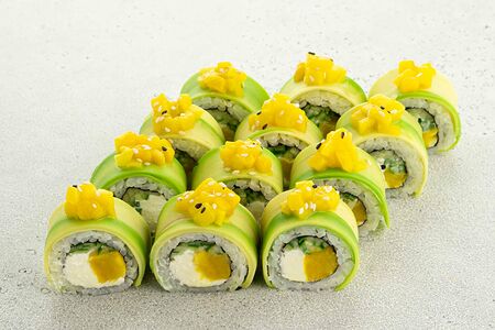 Ролл Филадельфия с манго и авокадо (12 шт)