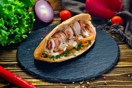 Хот-дог с молочной колбаской