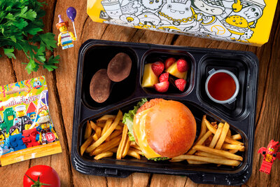 Обед с чизбургером