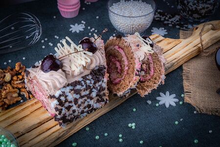 Рулет Вишня в шоколаде